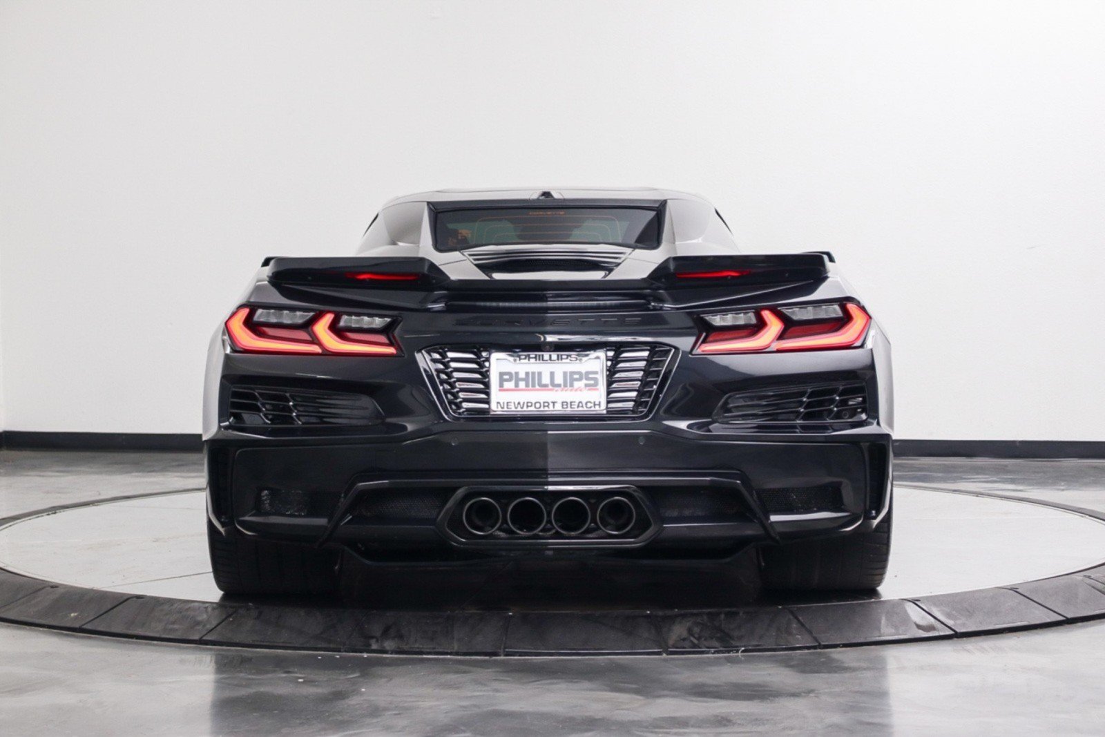 Used 2024 Chevrolet Corvette Z06 RWD image 12