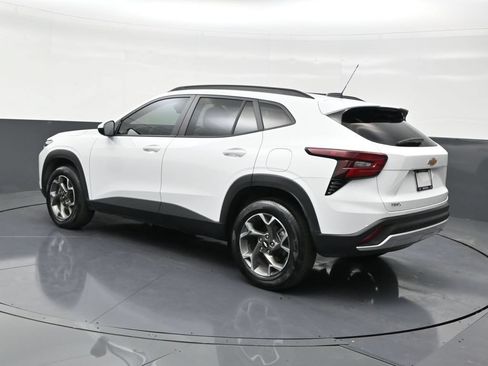Used 2024 Chevrolet Trax LT FWD image 3