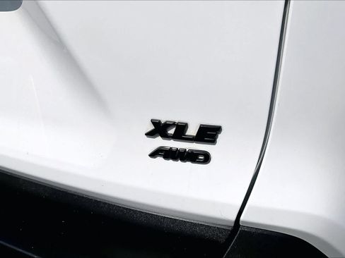 Used 2021 Toyota RAV4 XLE AWD/4WD image 10