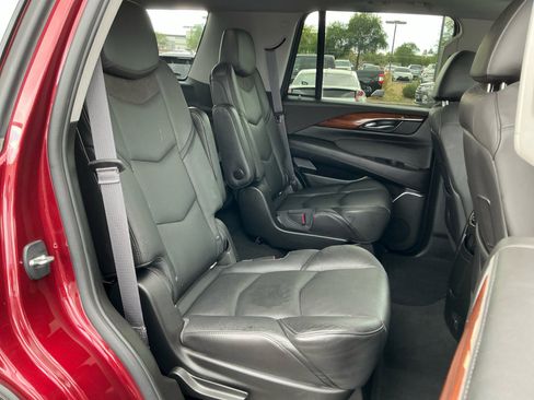 Used 2016 Cadillac Escalade Luxury image 18