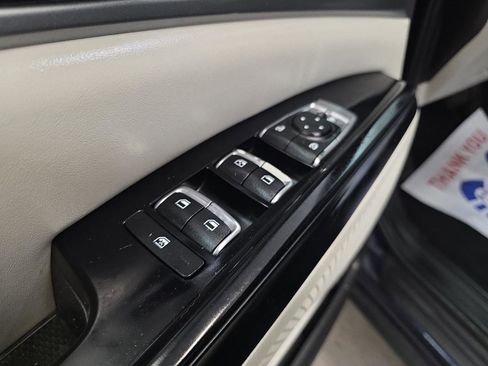 Used 2022 Kia Carnival LX image 28