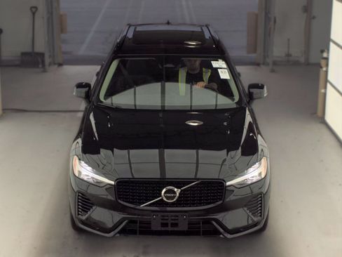 Used 2024 Volvo XC60 T8 Plus w/ Protection Package Premier AWD/4WD image 8