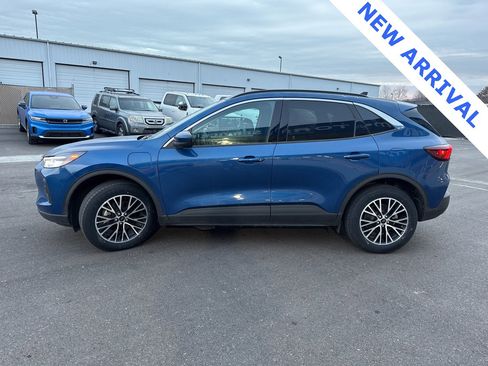 Used 2023 Ford Escape SE image 4