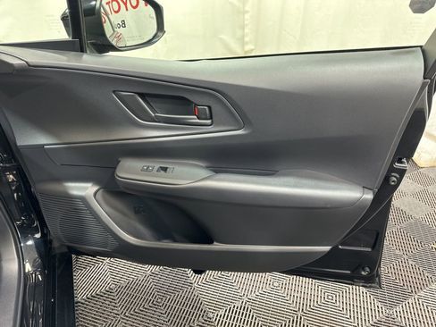 Used 2025 Toyota Prius Plug-In Hybrid image 11