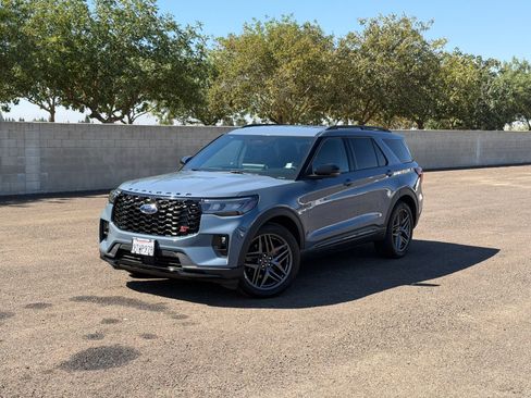 Certified 2025 Ford Explorer ST AWD/4WD image 11
