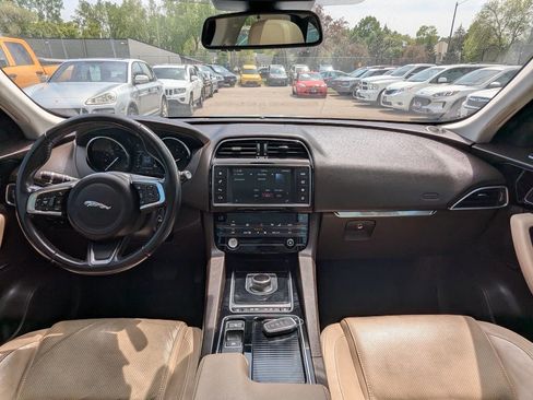 Used 2018 Jaguar F-PACE Prestige AWD/4WD image 2