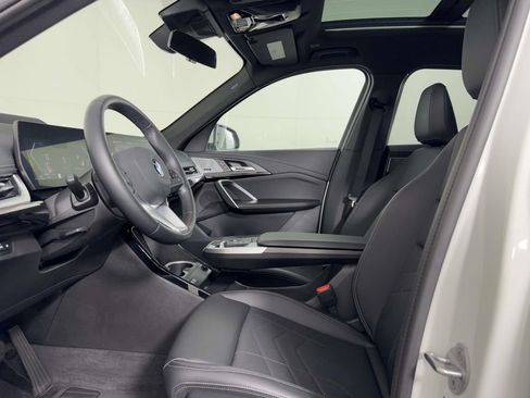 Used 2025 BMW X1 xDrive28i w/ Technology Package image 4