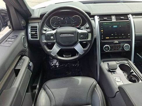 Used 2023 Land Rover Discovery Metropolitan Edition AWD/4WD image 13