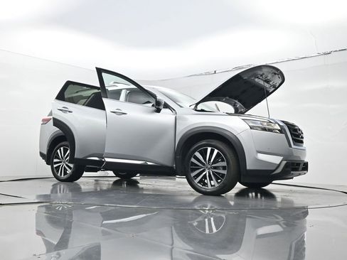 Used 2024 Nissan Pathfinder Platinum w/ Cargo Package AWD/4WD image 30