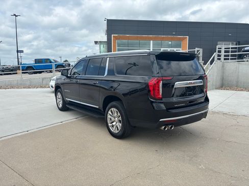 Used 2022 GMC Yukon XL Denali AWD/4WD image 3
