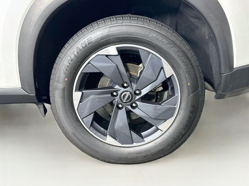 Used 2025 Nissan Rogue SV FWD image 11