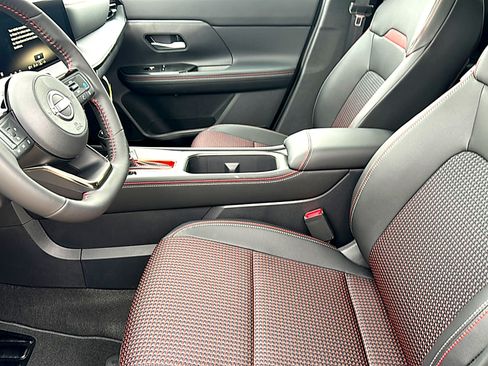 New 2026 Nissan Kicks SR w/ SR Premium Package FWD image 10