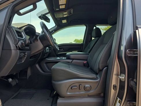 Used 2019 Nissan Titan SV w/ SV Convenience Package RWD image 17