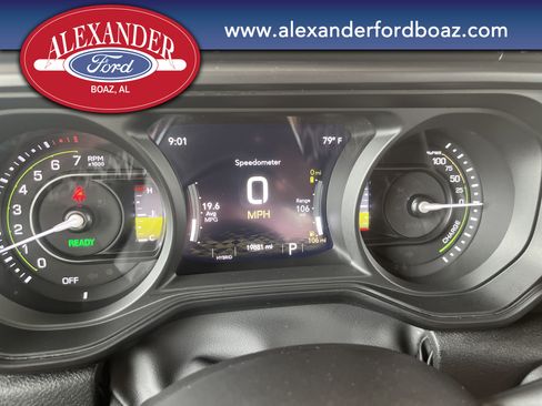 Used 2025 Jeep Wrangler Unlimited Sahara w/ Safety Group AWD/4WD image 26