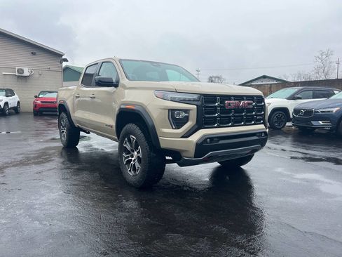 Used 2023 GMC Canyon AT4 image 2