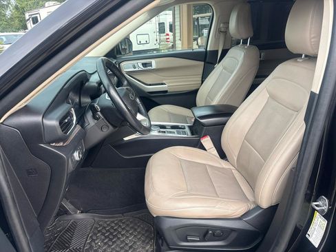 Used 2021 Ford Explorer Limited w/ Equipment Group 301A RWD image 9
