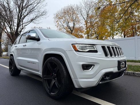 Used 2016 Jeep Grand Cherokee Overland w/ Advanced Technology Group image 4