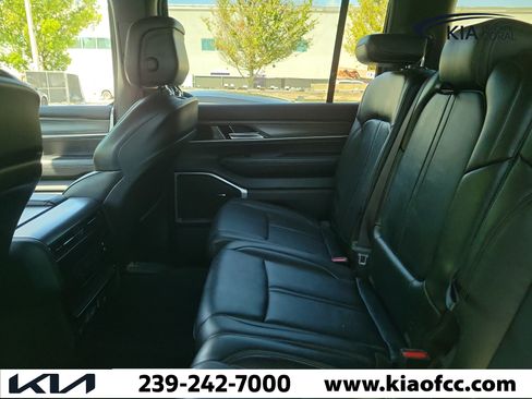 Used 2023 Jeep Wagoneer L Series II RWD image 10