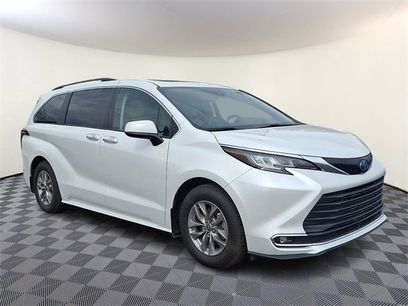 Used 2022 Toyota Sienna XLE