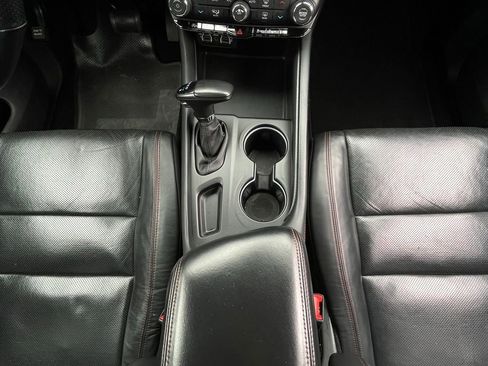 Used 2024 Dodge Durango GT RWD image 19