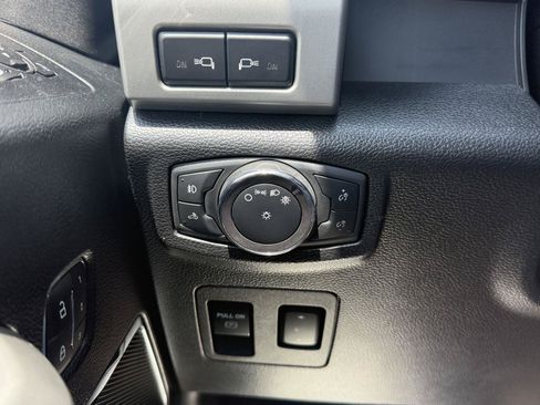 Used 2019 Ford F150 Lariat RWD image 12