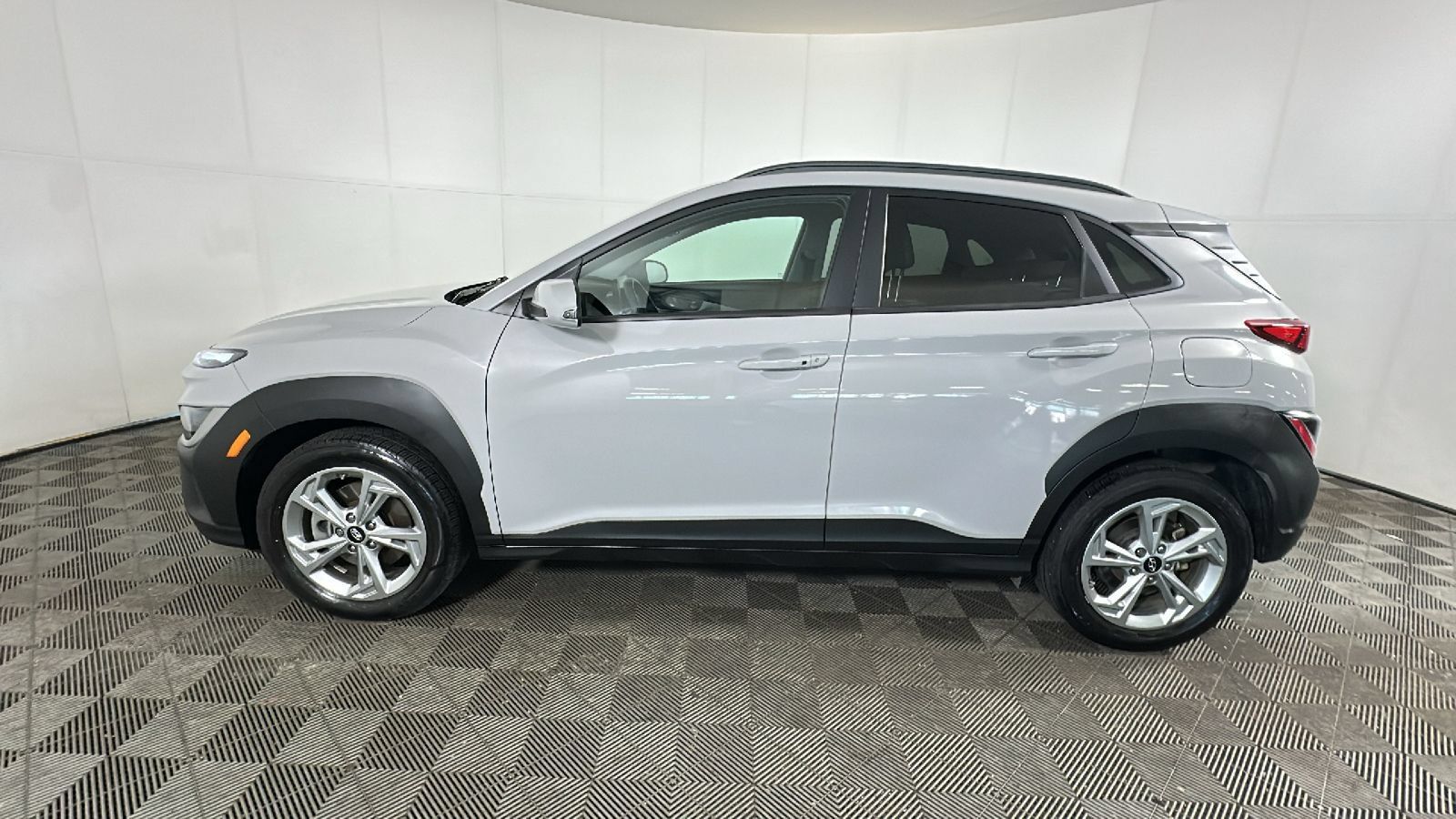 Used 2023 Hyundai Kona SEL w/ Cargo Package AWD/4WD image 7