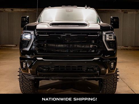 Used 2024 Chevrolet Silverado 3500 High Country w/ High Country Premium Package image 4