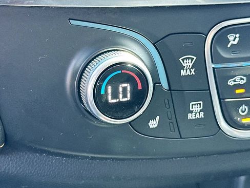Used 2021 Chevrolet Traverse LT AWD/4WD image 19