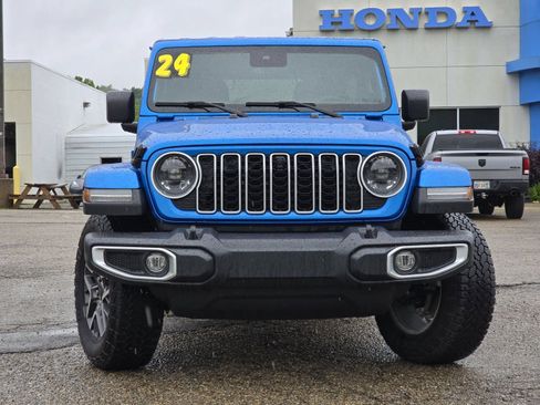 Used 2024 Jeep Wrangler Unlimited Sahara w/ Technology Group AWD/4WD image 7