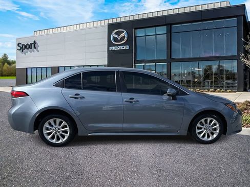 Used 2022 Toyota Corolla XLE image 2