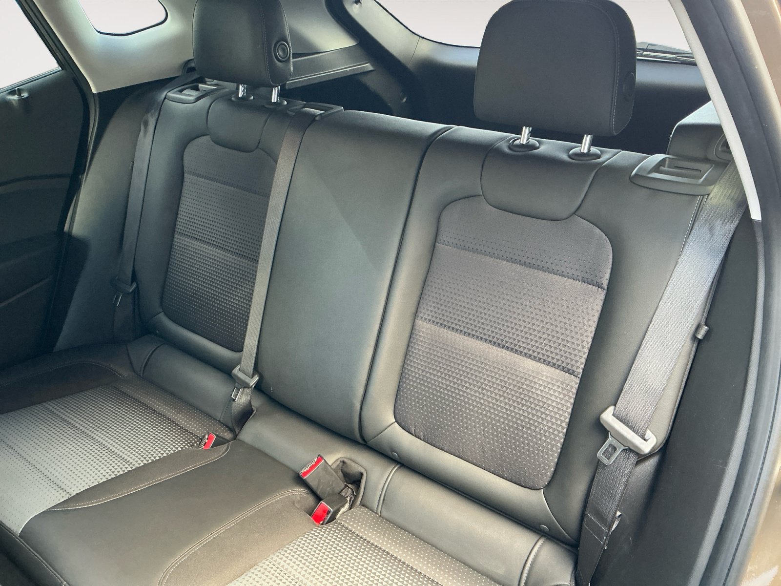 Used 2024 Chevrolet Trax LT w/ Sunroof Package FWD image 13