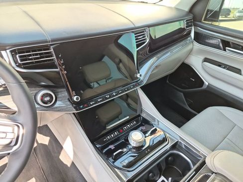 Used 2022 Jeep Wagoneer Series III w/ Premium Group I image 14