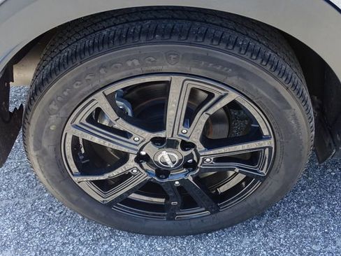 Used 2022 Nissan Kicks SR image 12