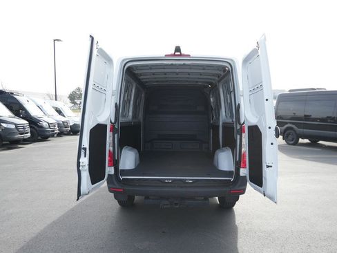 Used 2025 Mercedes-Benz Sprinter 2500 image 7