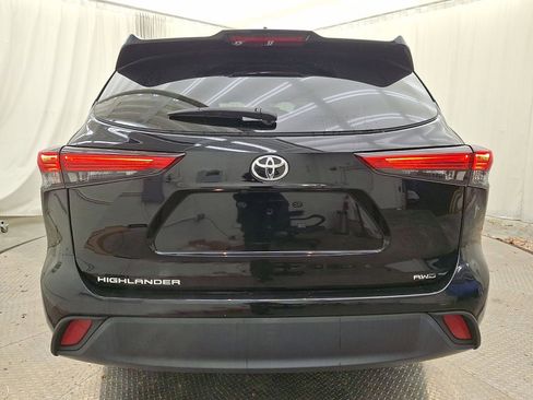 Certified 2022 Toyota Highlander L image 22