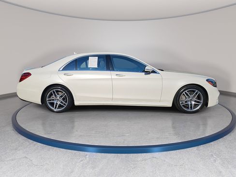 Used 2019 Mercedes-Benz S 560 4MATIC Sedan image 4
