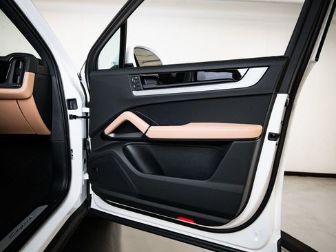 New 2026 Porsche Cayenne AWD/4WD image 27