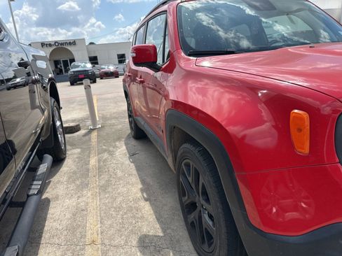Used 2018 Jeep Renegade Altitude FWD image 5