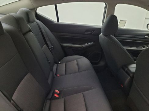 Used 2024 Nissan Altima 2.5 SV FWD image 19