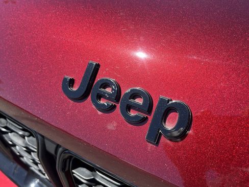 Used 2023 Jeep Grand Cherokee Altitude AWD/4WD image 29
