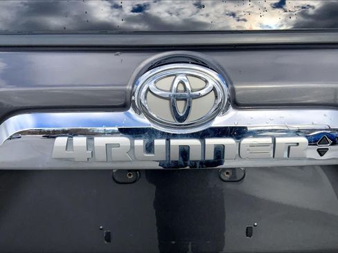 Used 2021 Toyota 4Runner TRD Off-Road Premium AWD/4WD image 18