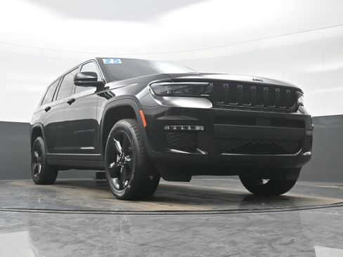 Used 2025 Jeep Grand Cherokee L Limited w/ Black Appearance Package image 32
