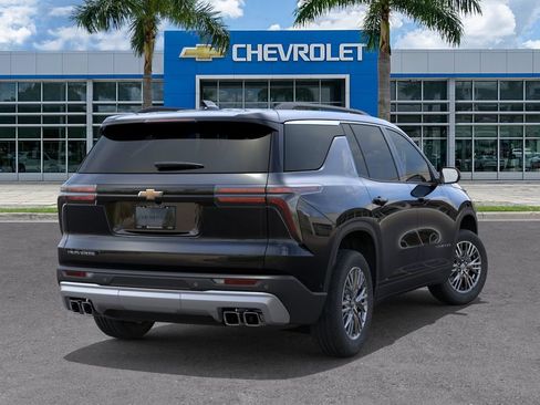 Used 2026 Chevrolet Traverse LT FWD image 5
