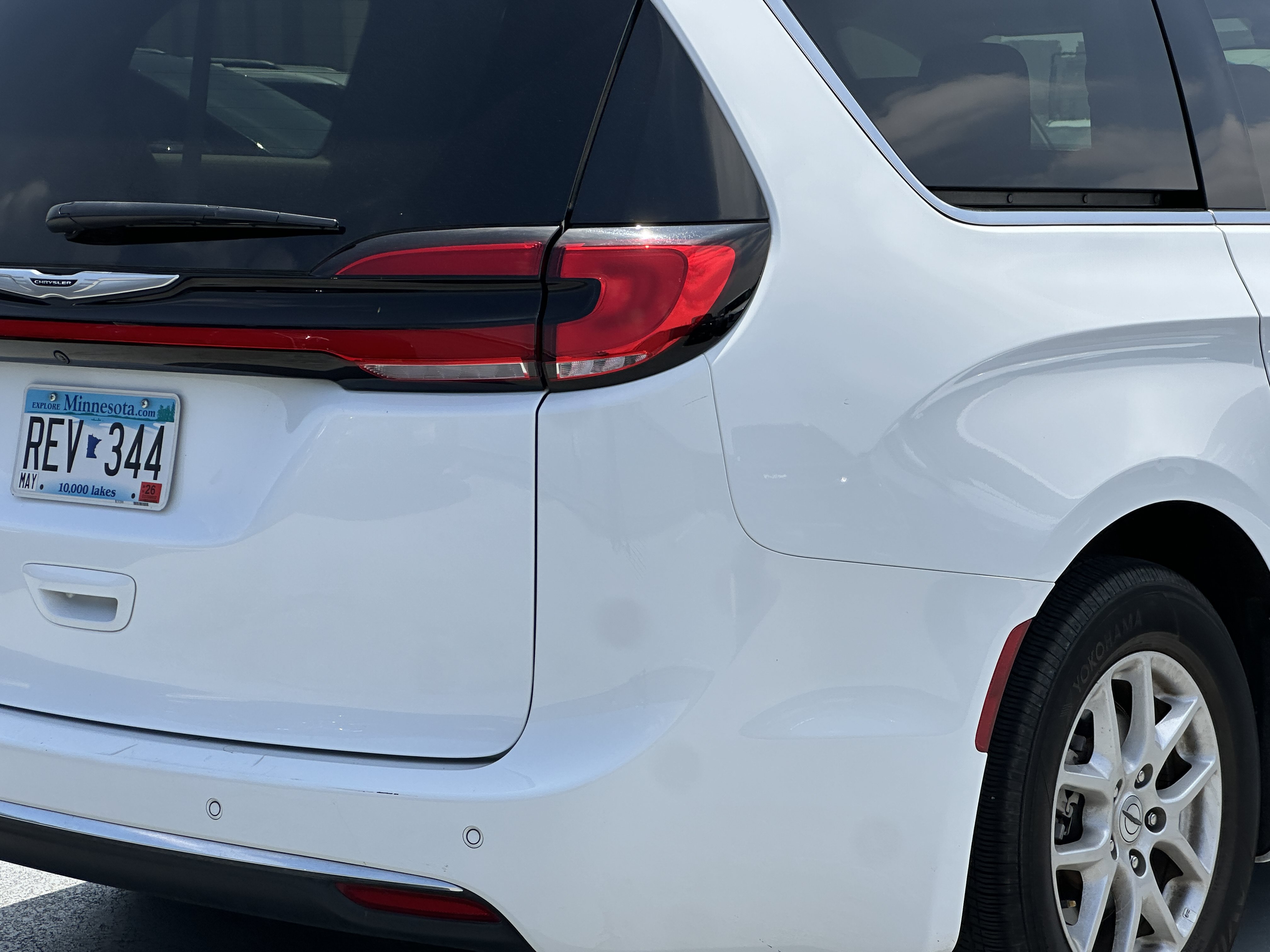 Used 2024 Chrysler Pacifica Touring-L FWD image 8