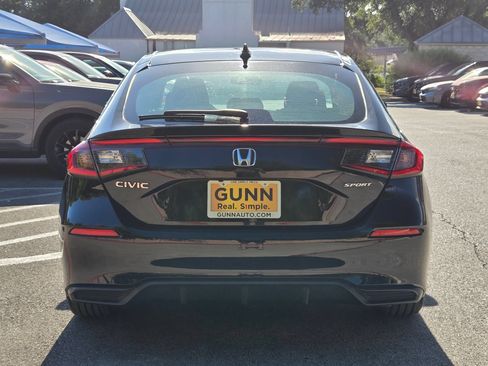 Used 2023 Honda Civic Sport image 4