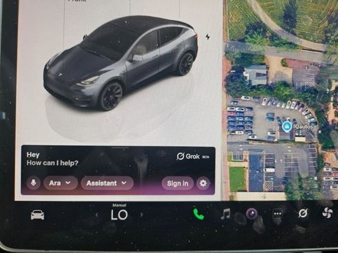 Used 2023 Tesla Model Y Long Range AWD/4WD image 42
