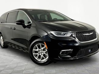 Used 2025 Chrysler Pacifica Select FWD video 3