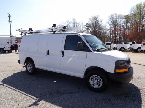 Used 2021 Chevrolet Express 3500 w/ Driver Convenience Package image 10