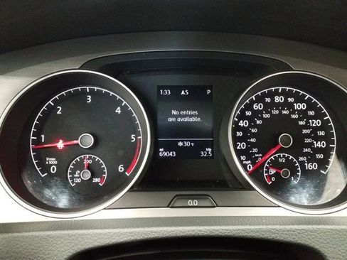 Used 2015 Volkswagen Golf TDI S image 8