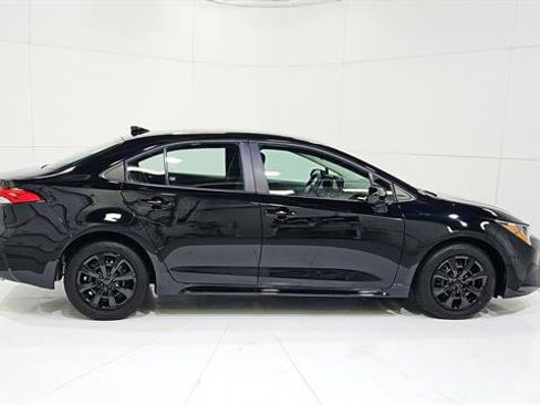Used 2025 Toyota Corolla LE FWD image 9